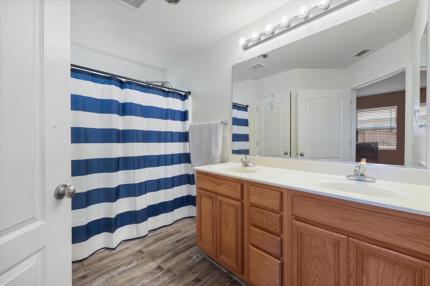 Detail Gallery Image 16 of 27 For 1359 Leighton Grove Dr, Plumas Lake,  CA 95961 - 3 Beds | 2 Baths