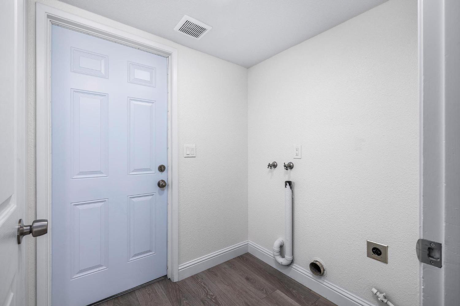 Detail Gallery Image 15 of 37 For 2104 Chester Ct, Stockton,  CA 95209 - 4 Beds | 2/1 Baths