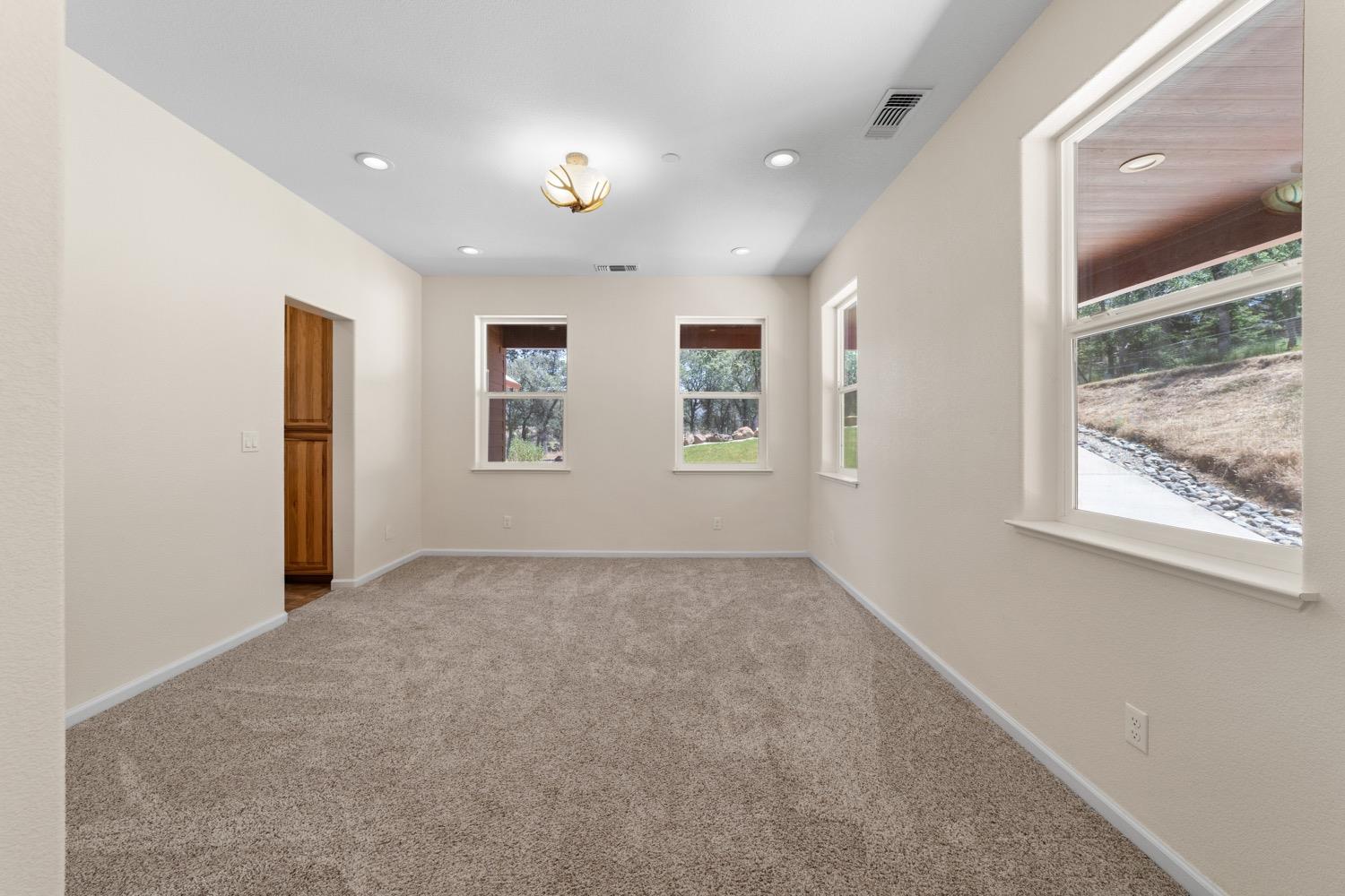 Detail Gallery Image 13 of 77 For 12992 Lone Tree Way, Marysville,  CA 95901 - 3 Beds | 2/1 Baths