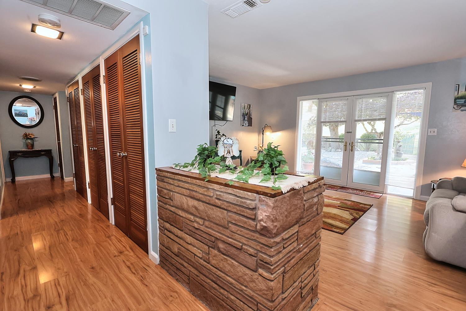 Detail Gallery Image 11 of 66 For 889 Hidden Way, Placerville,  CA 95667 - 3 Beds | 2/1 Baths