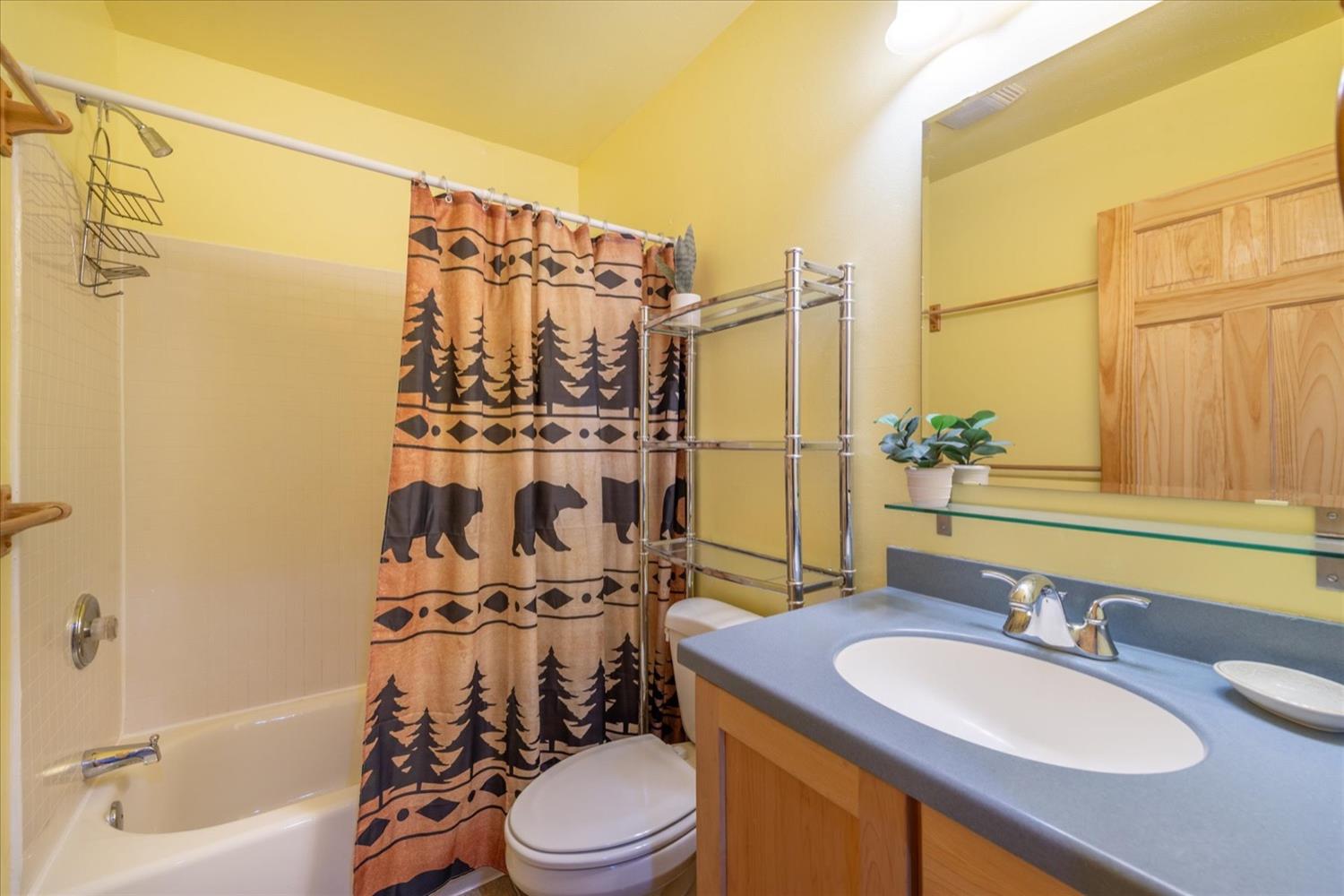 Detail Gallery Image 16 of 24 For 4103 Westshore Dr, Soda Springs,  CA 95728 - 3 Beds | 2 Baths