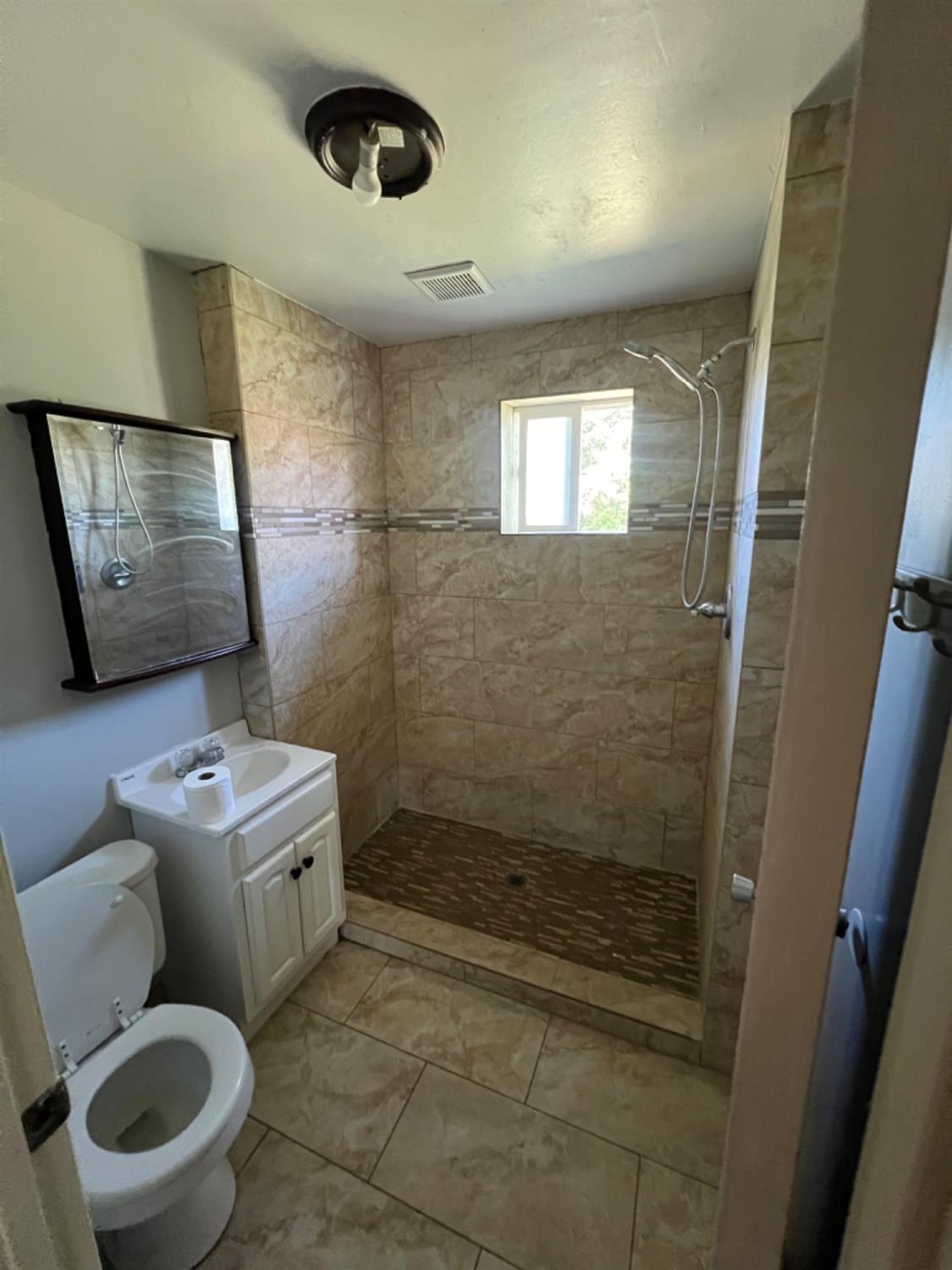 Detail Gallery Image 5 of 18 For 2525 4th Street, Hughson,  CA 95326 - 3 Beds | 1 Baths