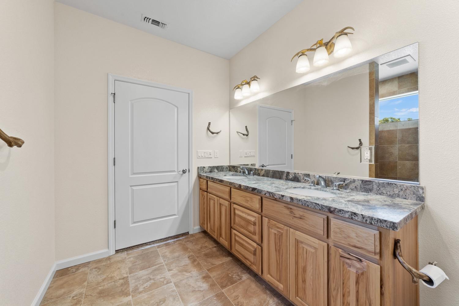 Detail Gallery Image 38 of 77 For 12992 Lone Tree Way, Marysville,  CA 95901 - 3 Beds | 2/1 Baths