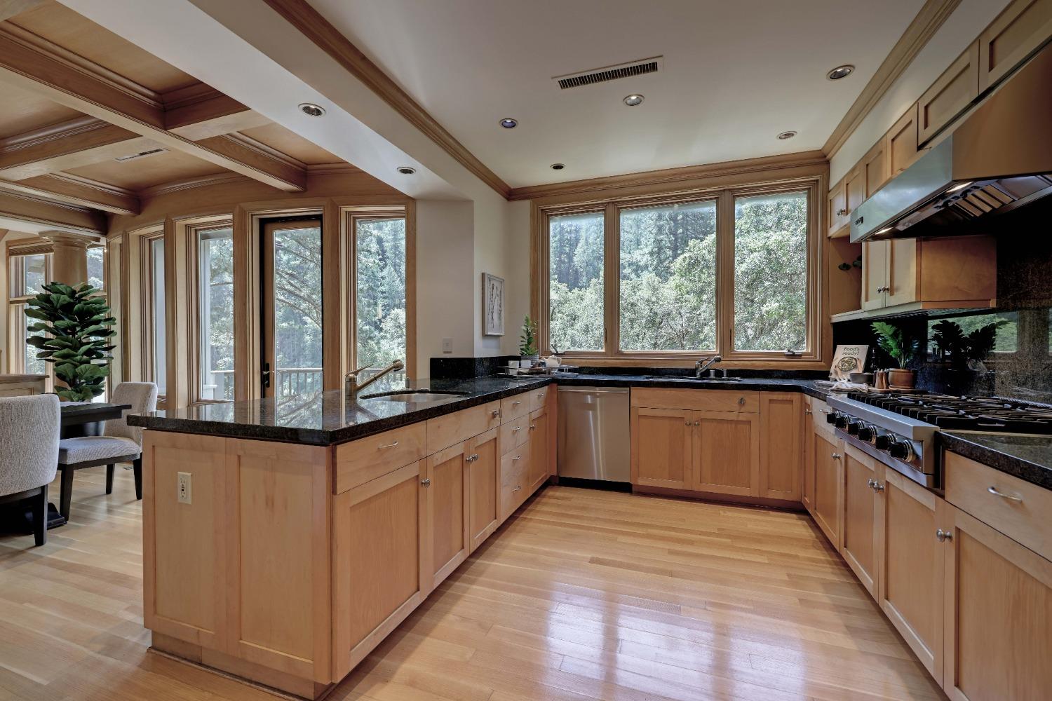 Detail Gallery Image 15 of 85 For 15035 Deerwood Pl, Grass Valley,  CA 95949 - 4 Beds | 4 Baths