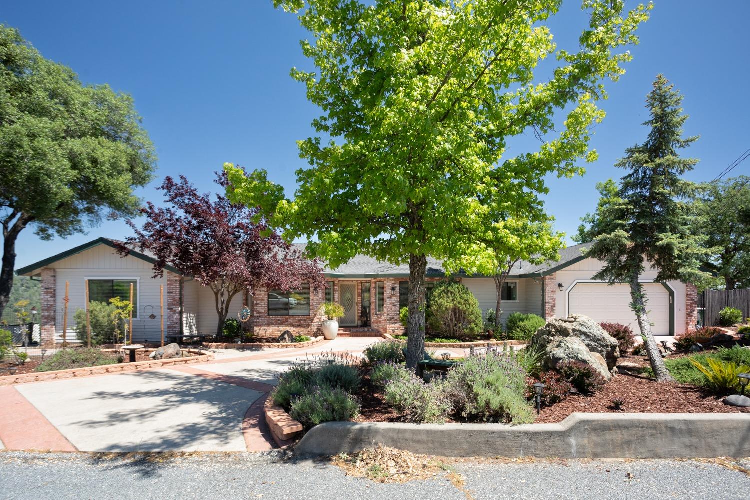 Detail Gallery Image 1 of 98 For 17237 Geneva Ct, Grass Valley,  CA 95949 - 3 Beds | 2 Baths
