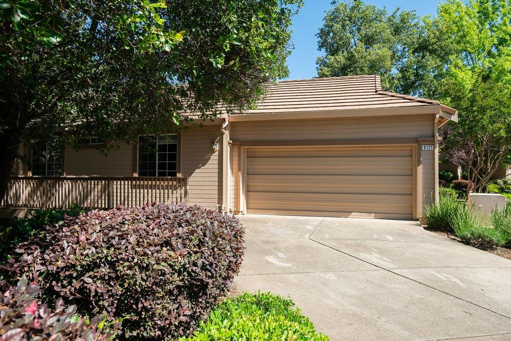 Detail Gallery Image 1 of 22 For 8121 Heritage Meadow Lane, Citrus Heights,  CA 95610 - 2 Beds | 2 Baths