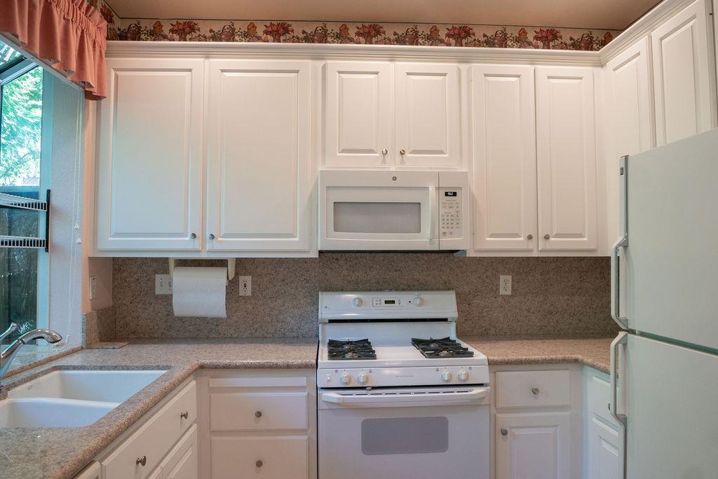 Detail Gallery Image 7 of 22 For 8121 Heritage Meadow Lane, Citrus Heights,  CA 95610 - 2 Beds | 2 Baths