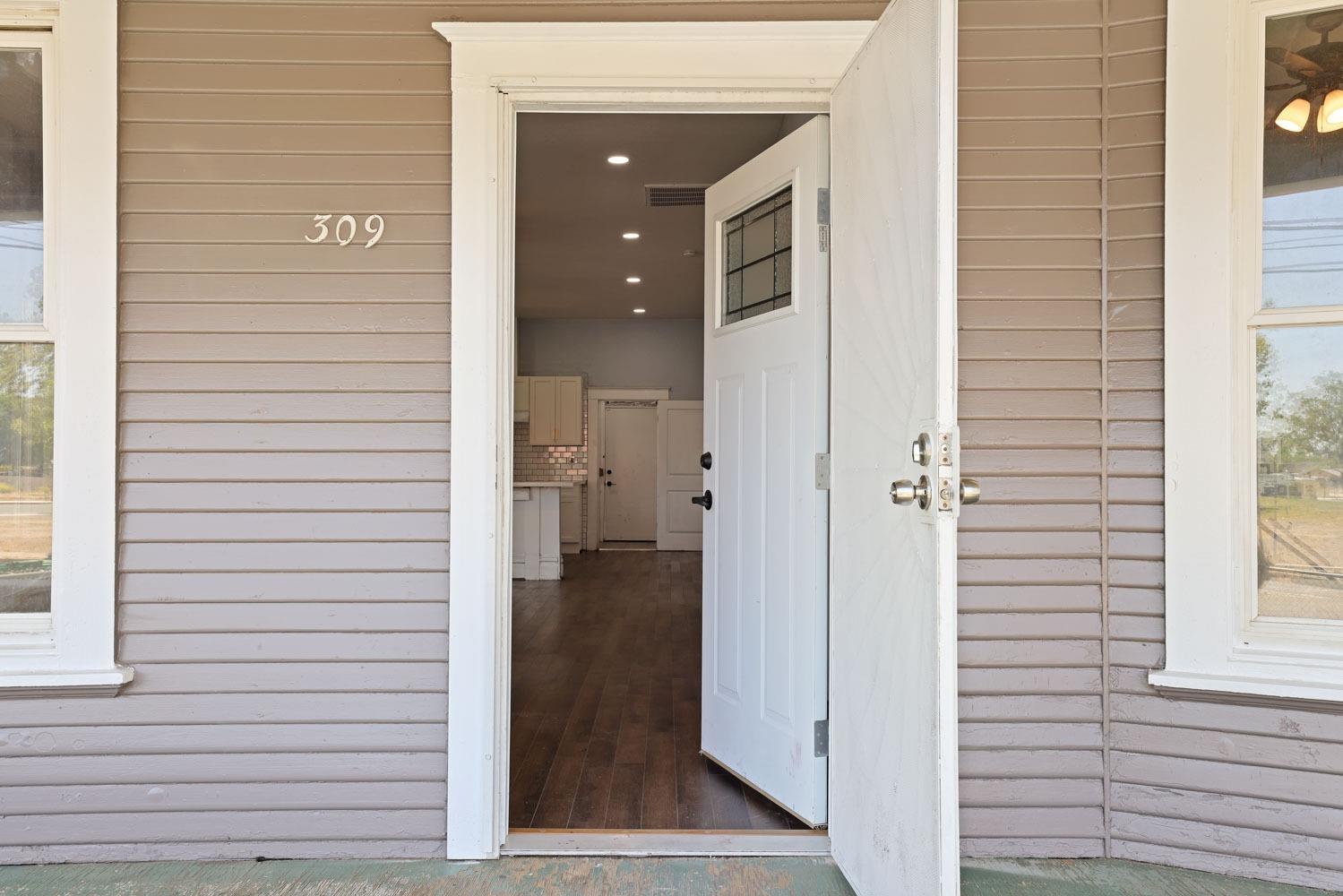 Detail Gallery Image 5 of 42 For 309 N Stockton St, Lodi,  CA 95240 - 3 Beds | 2/1 Baths