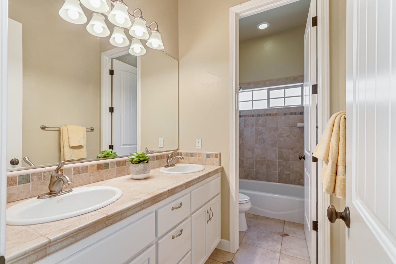 Detail Gallery Image 52 of 66 For 2201 Somerset Cir, Woodland,  CA 95776 - 4 Beds | 2/1 Baths