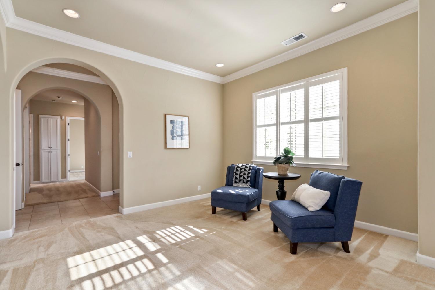 Detail Gallery Image 10 of 66 For 2201 Somerset Cir, Woodland,  CA 95776 - 4 Beds | 2/1 Baths