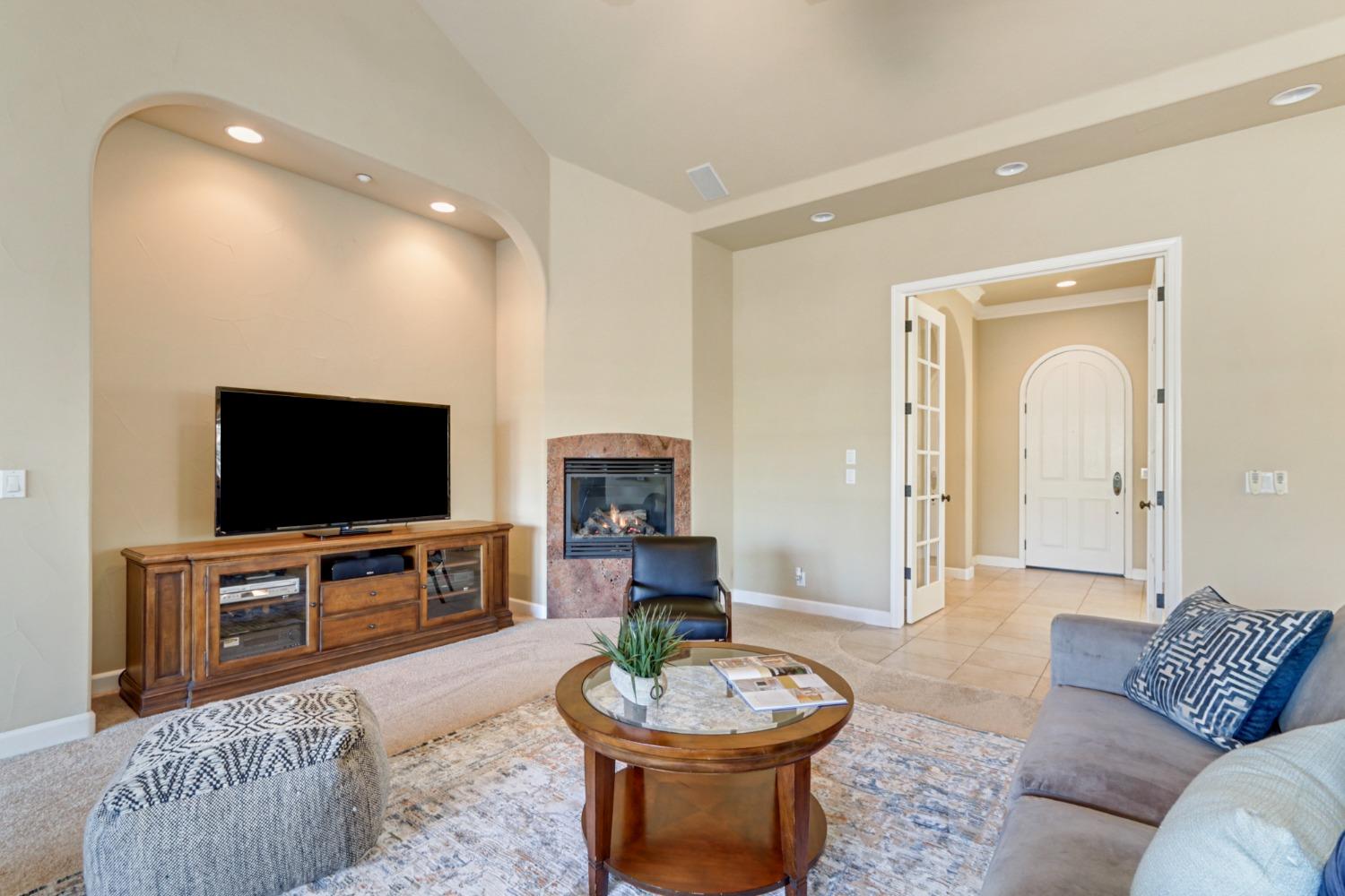 Detail Gallery Image 17 of 66 For 2201 Somerset Cir, Woodland,  CA 95776 - 4 Beds | 2/1 Baths