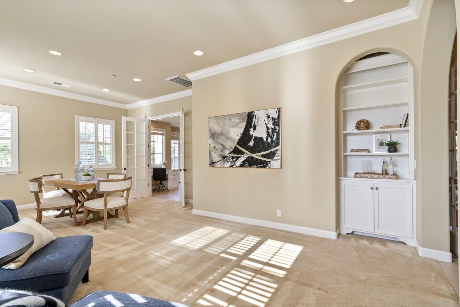 Detail Gallery Image 11 of 66 For 2201 Somerset Cir, Woodland,  CA 95776 - 4 Beds | 2/1 Baths