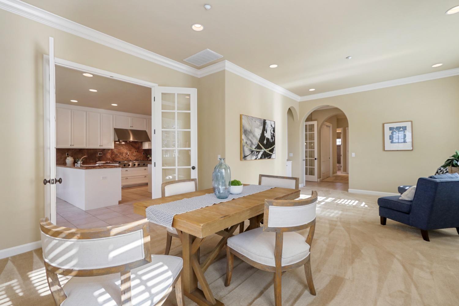 Detail Gallery Image 13 of 66 For 2201 Somerset Cir, Woodland,  CA 95776 - 4 Beds | 2/1 Baths
