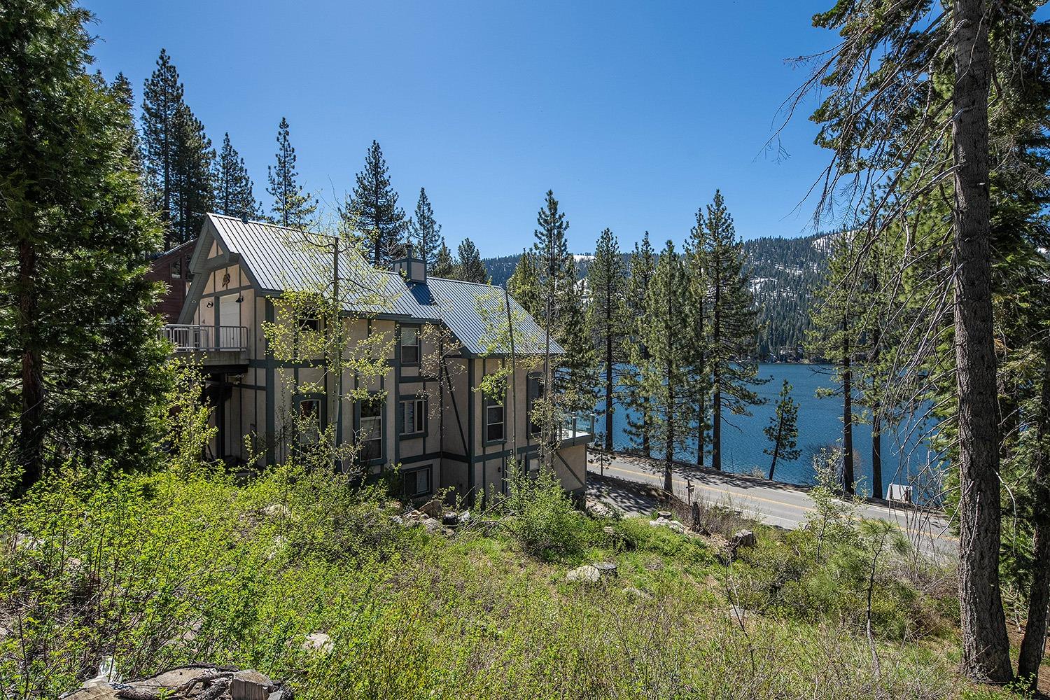 Detail Gallery Image 27 of 31 For 15404 Donner Pass Rd, Truckee,  CA 96161 - 5 Beds | 4/1 Baths