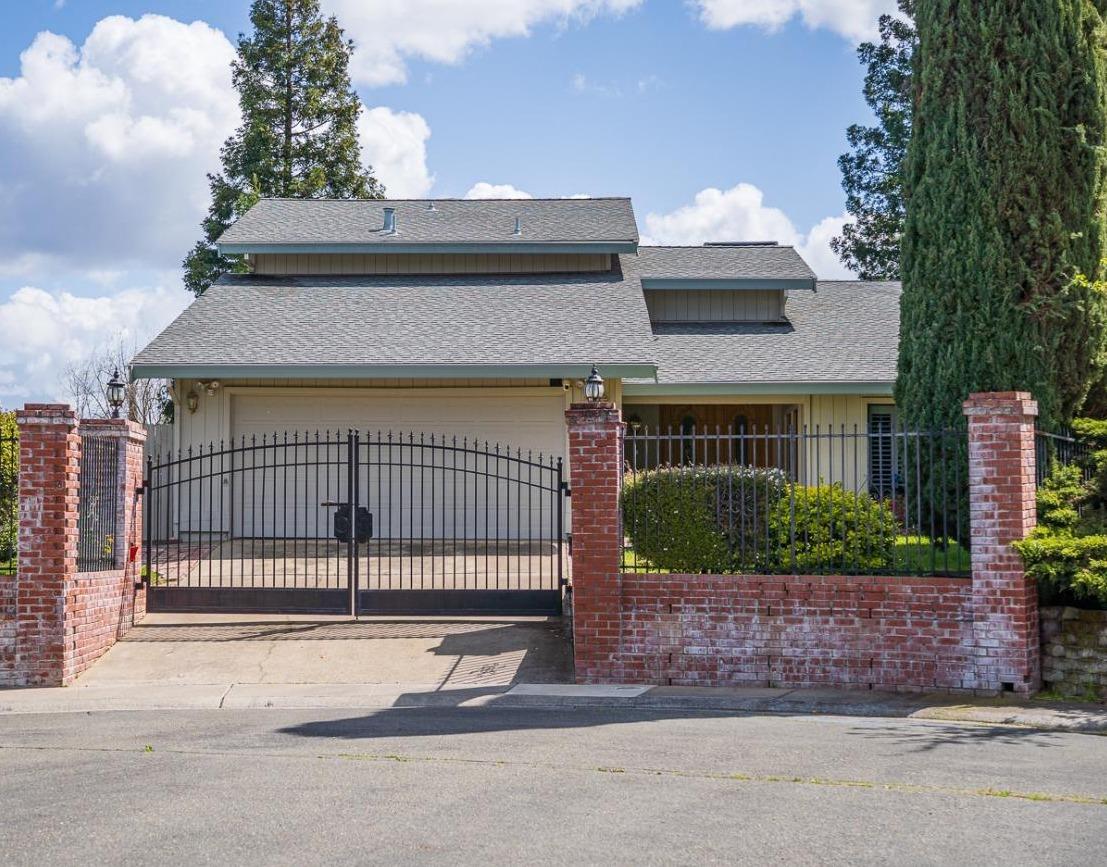 Detail Gallery Image 1 of 1 For 7053 Amberwick Way, Citrus Heights,  CA 95621 - 4 Beds | 2 Baths