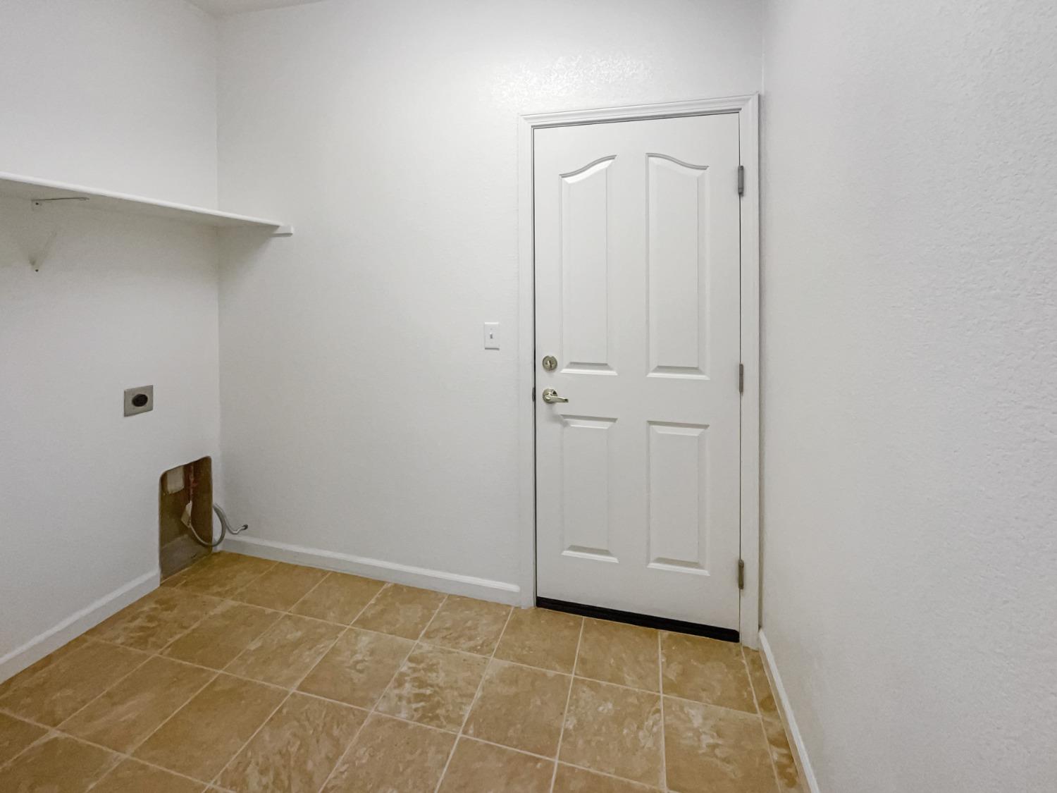 Detail Gallery Image 15 of 30 For 1196 Wallace Way, Yuba City,  CA 95993 - 5 Beds | 2/1 Baths