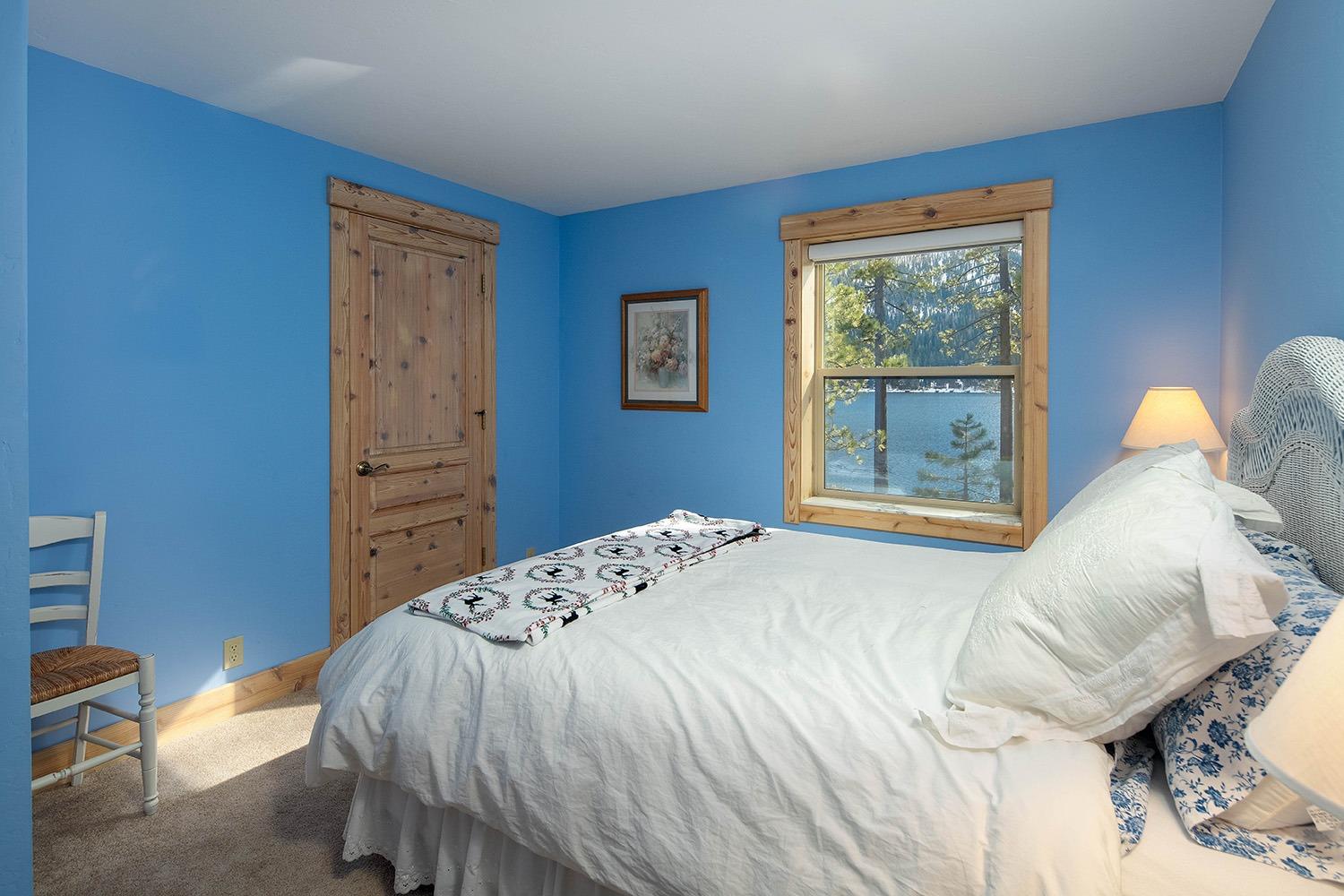 Detail Gallery Image 15 of 31 For 15404 Donner Pass Rd, Truckee,  CA 96161 - 5 Beds | 4/1 Baths