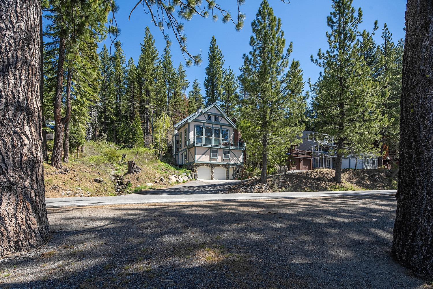 Detail Gallery Image 28 of 31 For 15404 Donner Pass Rd, Truckee,  CA 96161 - 5 Beds | 4/1 Baths