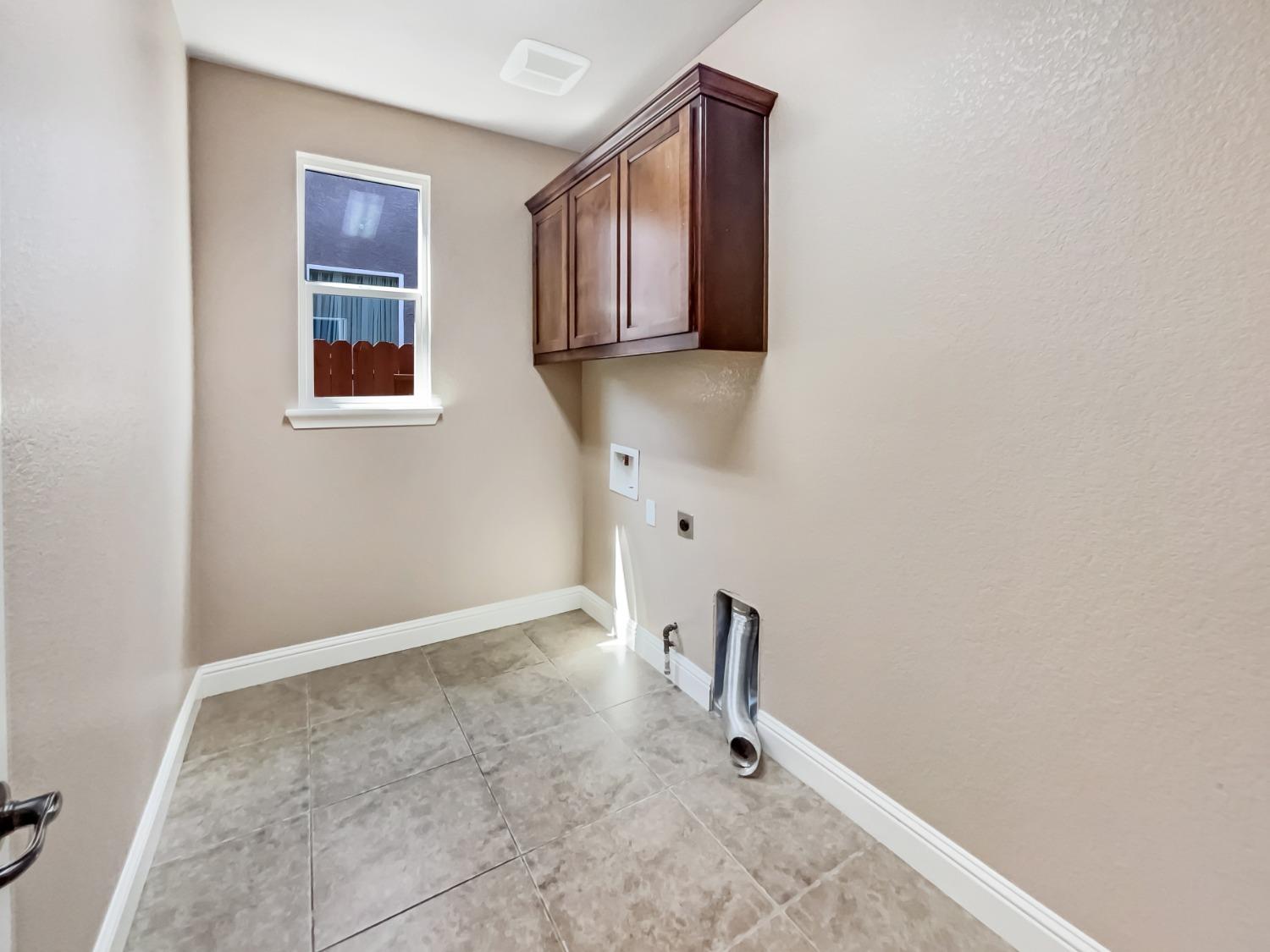 Detail Gallery Image 15 of 27 For 2216 Portsmouth Dr, Yuba City,  CA 95991 - 4 Beds | 2/1 Baths
