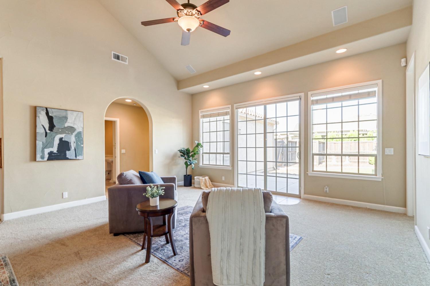 Detail Gallery Image 33 of 66 For 2201 Somerset Cir, Woodland,  CA 95776 - 4 Beds | 2/1 Baths