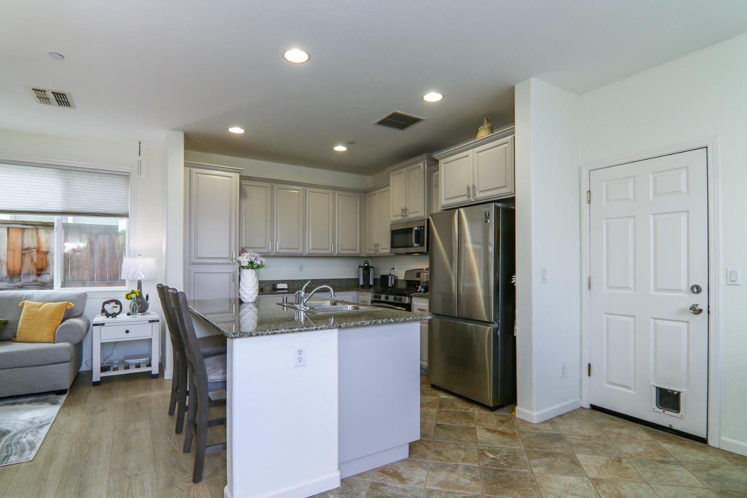 Detail Gallery Image 6 of 33 For 578 Navigator Dr, Lincoln,  CA 95648 - 3 Beds | 2/1 Baths