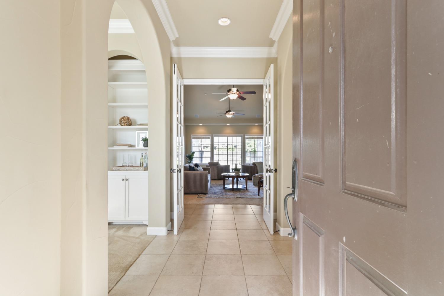 Detail Gallery Image 7 of 66 For 2201 Somerset Cir, Woodland,  CA 95776 - 4 Beds | 2/1 Baths