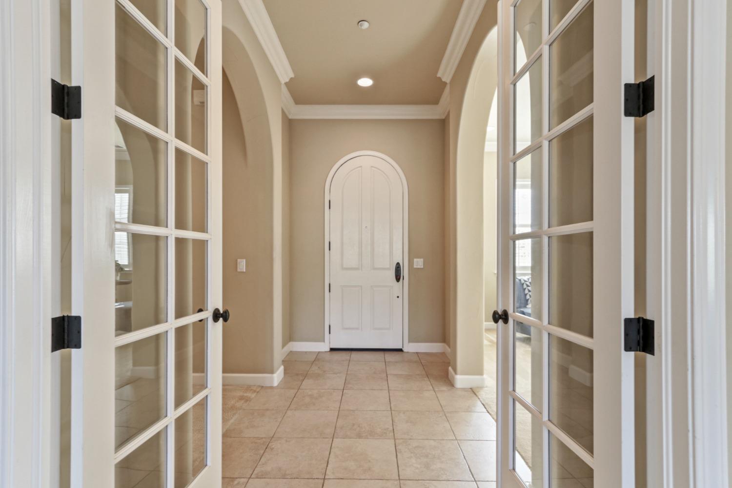 Detail Gallery Image 8 of 66 For 2201 Somerset Cir, Woodland,  CA 95776 - 4 Beds | 2/1 Baths