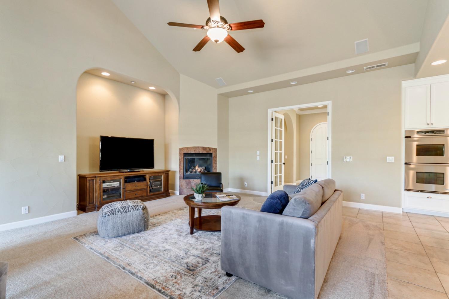 Detail Gallery Image 16 of 66 For 2201 Somerset Cir, Woodland,  CA 95776 - 4 Beds | 2/1 Baths