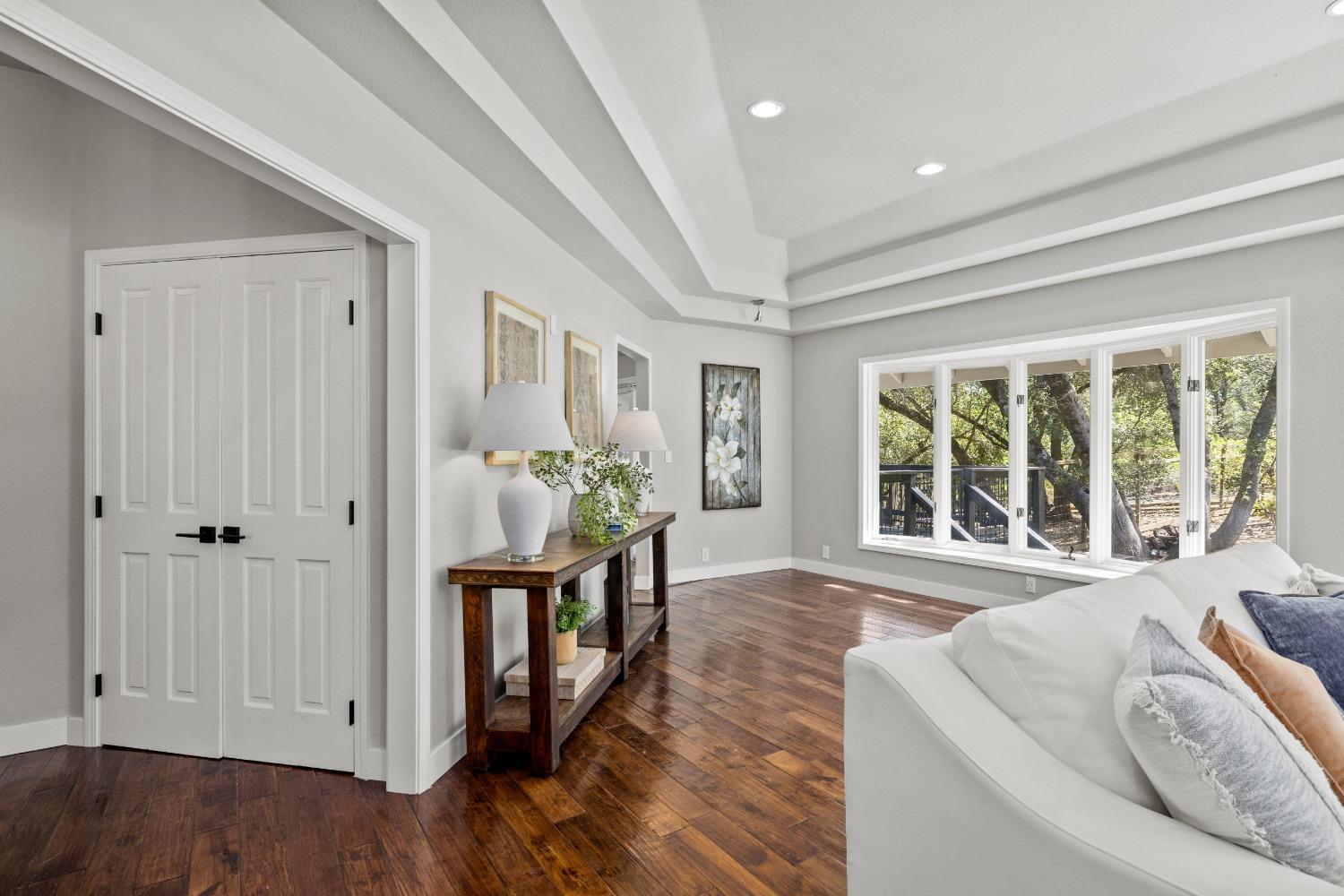 Detail Gallery Image 9 of 96 For 2880 Carlson Dr, Shingle Springs,  CA 95682 - 6 Beds | 4 Baths