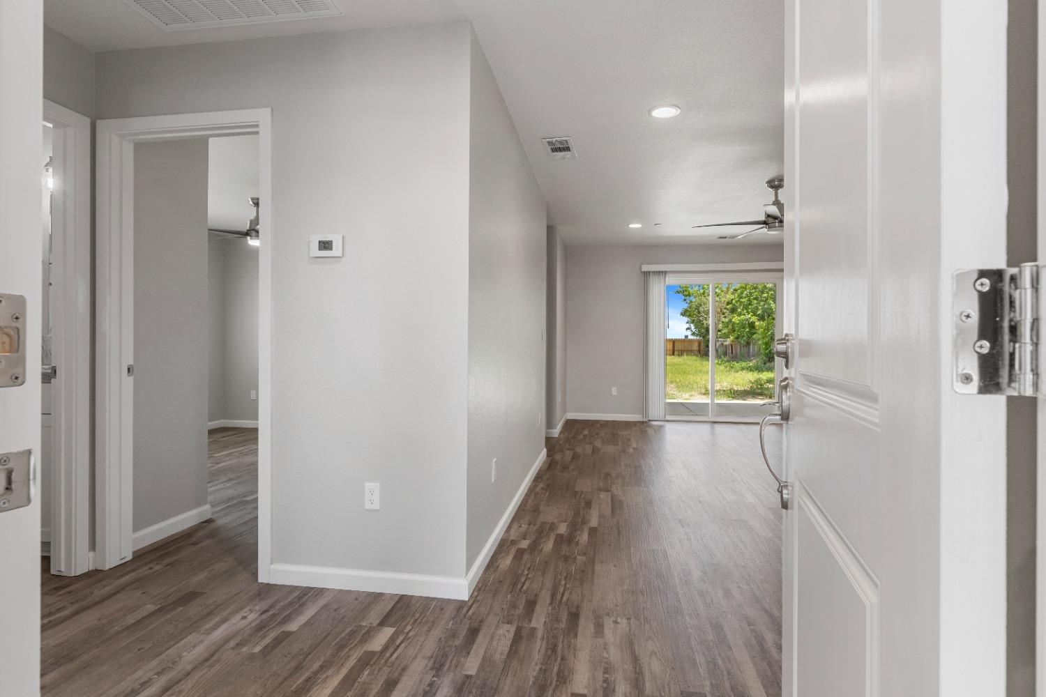 Detail Gallery Image 5 of 31 For 612 Empire Ave, Modesto,  CA 95354 - 4 Beds | 2 Baths