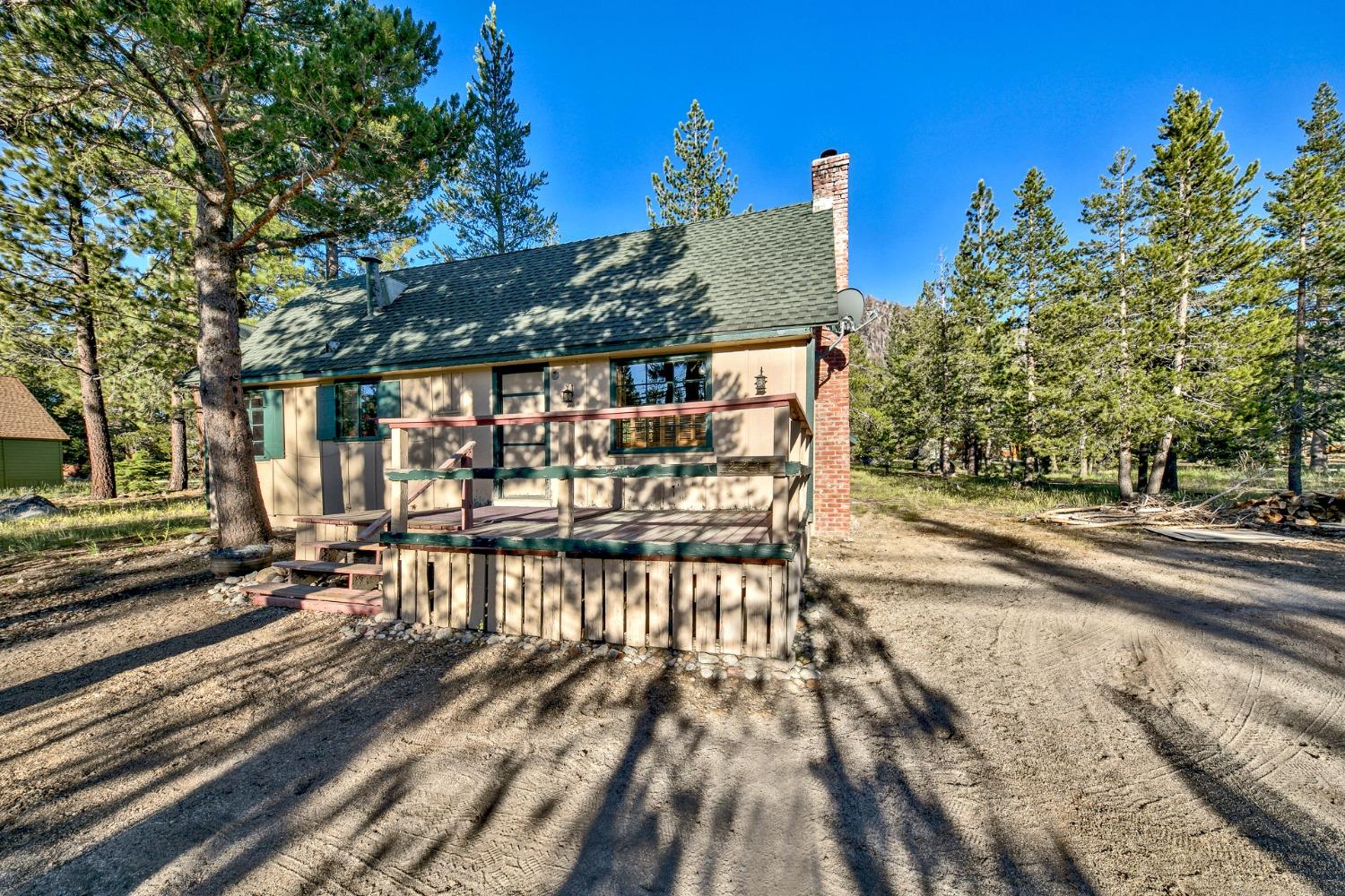 Detail Gallery Image 6 of 27 For 2211 Rainbow Rd, South Lake Tahoe,  CA 96150 - 3 Beds | 1 Baths