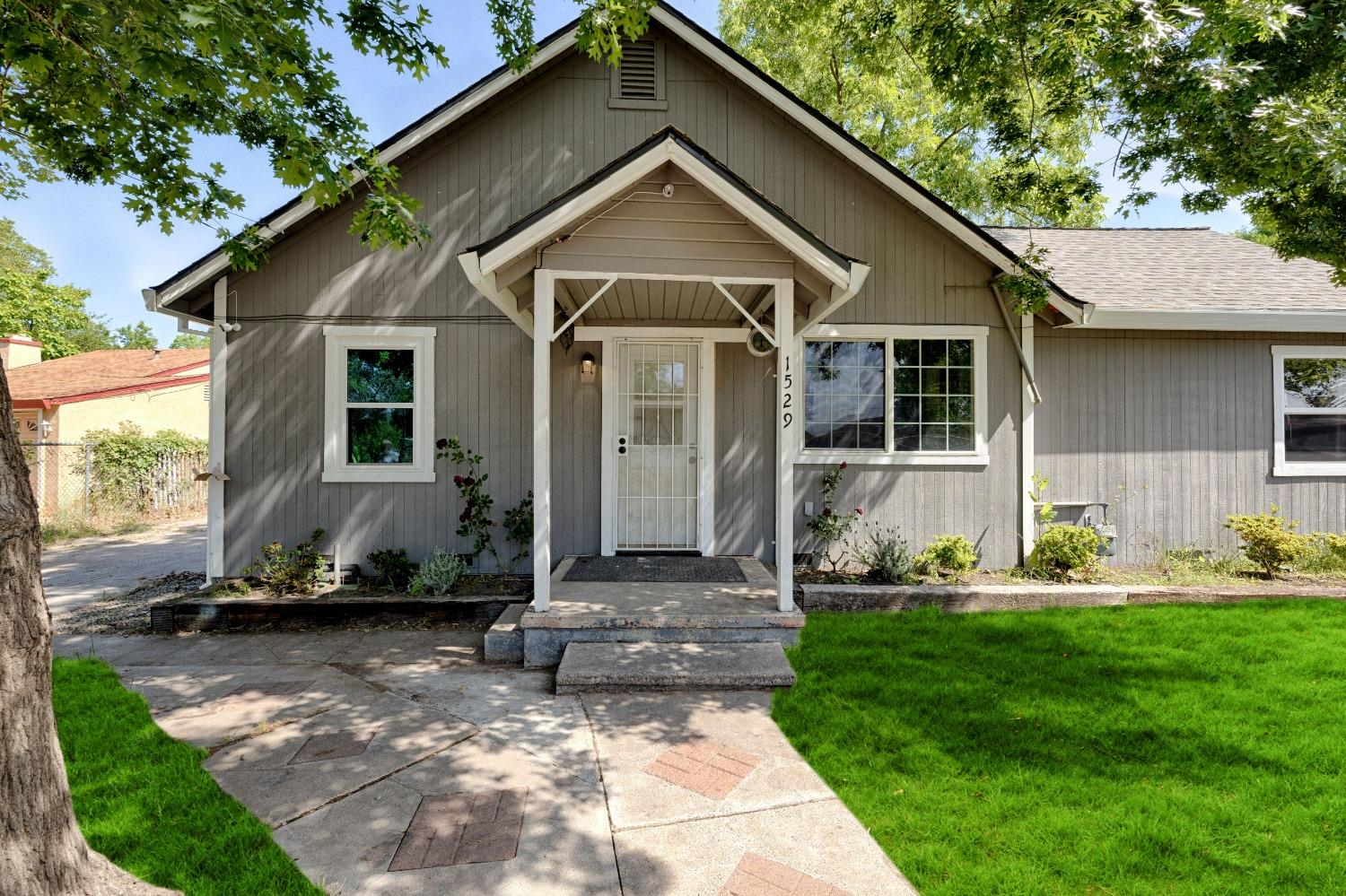 Detail Gallery Image 1 of 1 For 1529 Tessa Ave, Sacramento,  CA 95815 - 3 Beds | 2 Baths