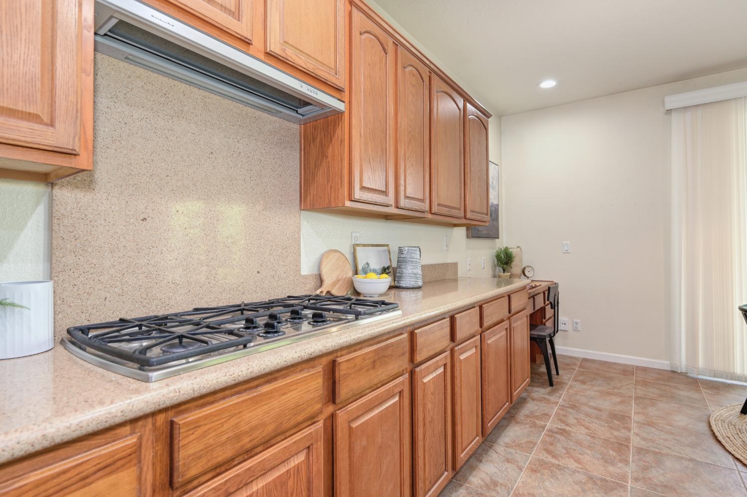 Detail Gallery Image 17 of 38 For 1222 Davmore Ln, Lincoln,  CA 95648 - 4 Beds | 3/1 Baths