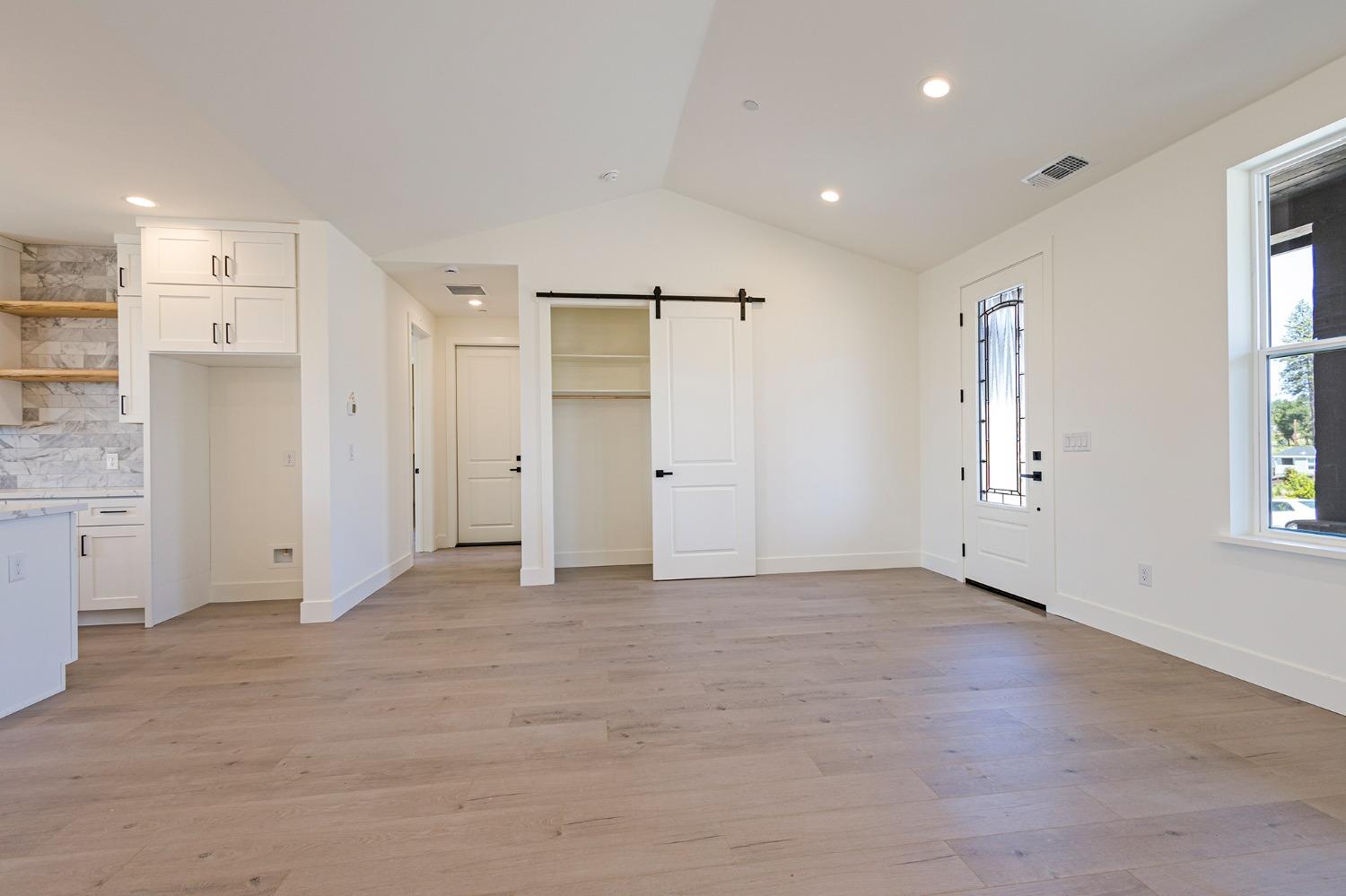 Detail Gallery Image 12 of 35 For 1890 Arrowhead Dr, Paradise,  CA 95969 - 3 Beds | 2 Baths