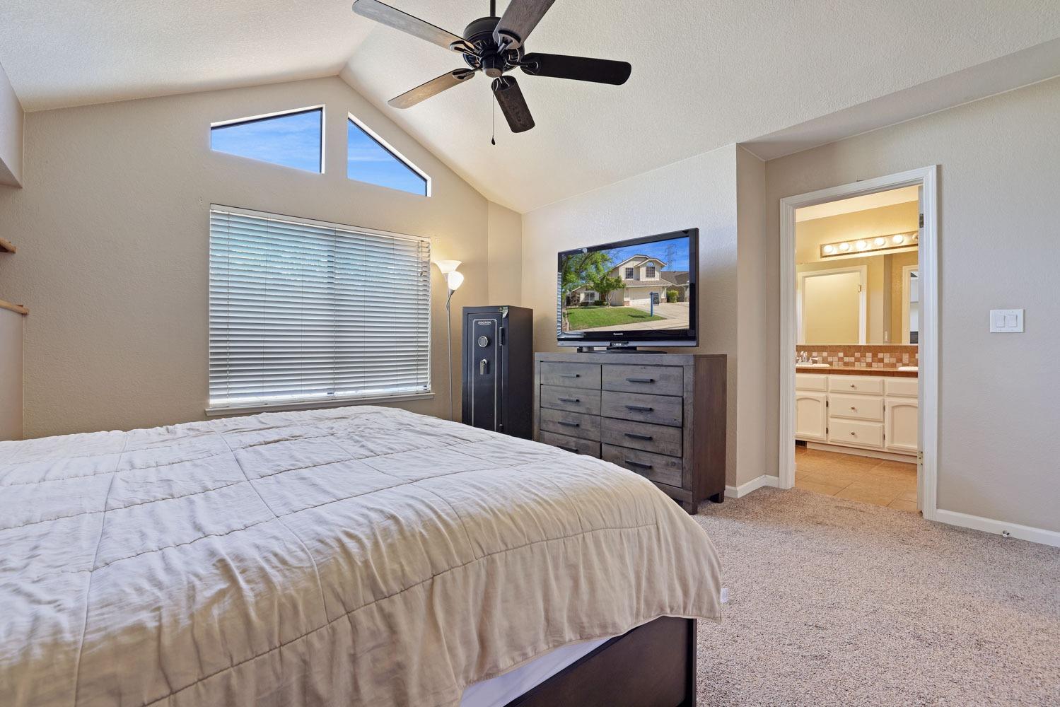 Detail Gallery Image 25 of 49 For 2033 Mendocino Way, Modesto,  CA 95350 - 3 Beds | 2/1 Baths
