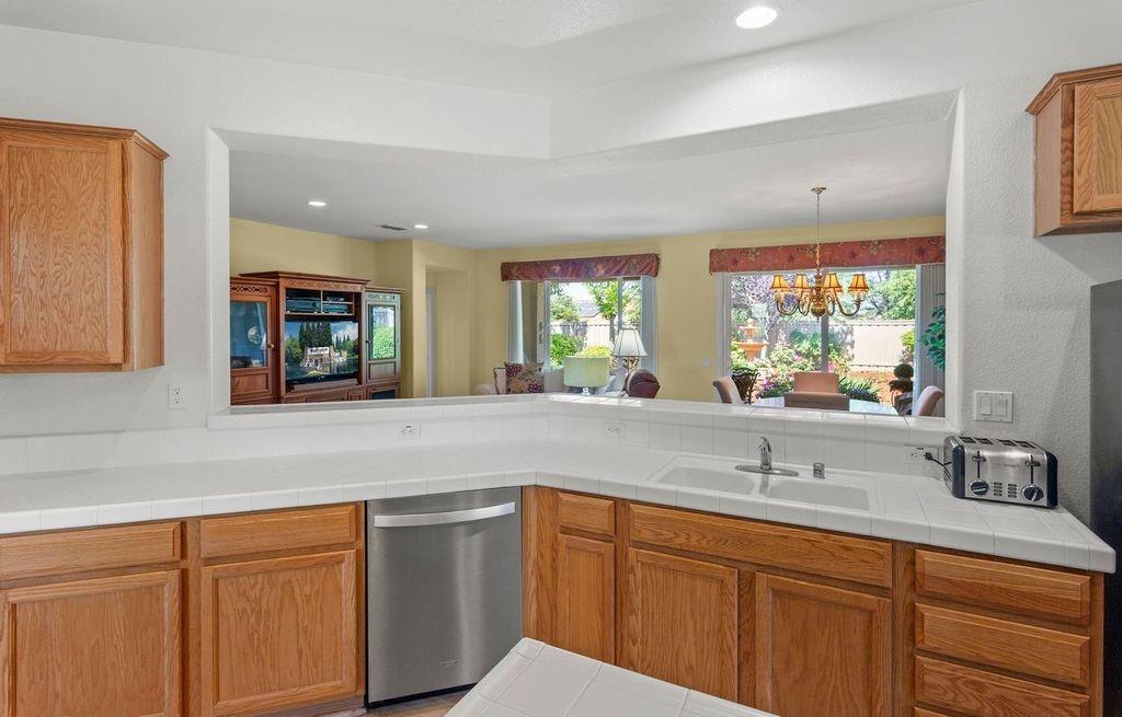 Detail Gallery Image 11 of 38 For 2940 Black Hawk Ln, Lincoln,  CA 95648 - 2 Beds | 2 Baths