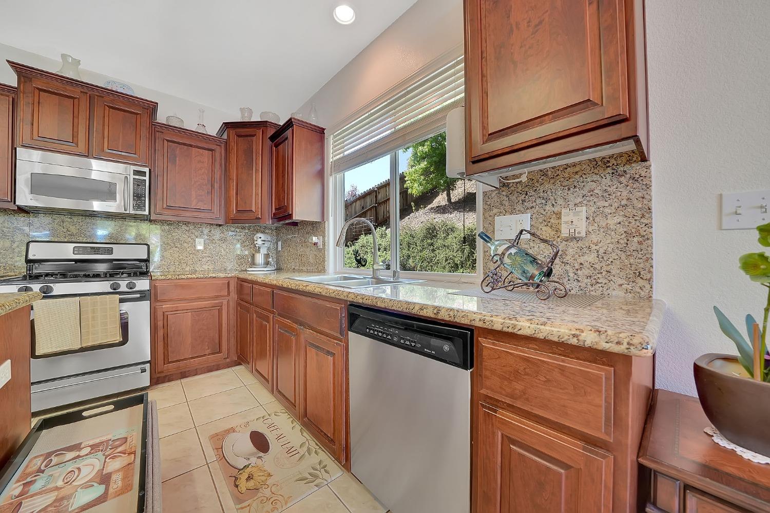 Detail Gallery Image 8 of 57 For 705 Kristi Ct, Jackson,  CA 95642 - 3 Beds | 2 Baths