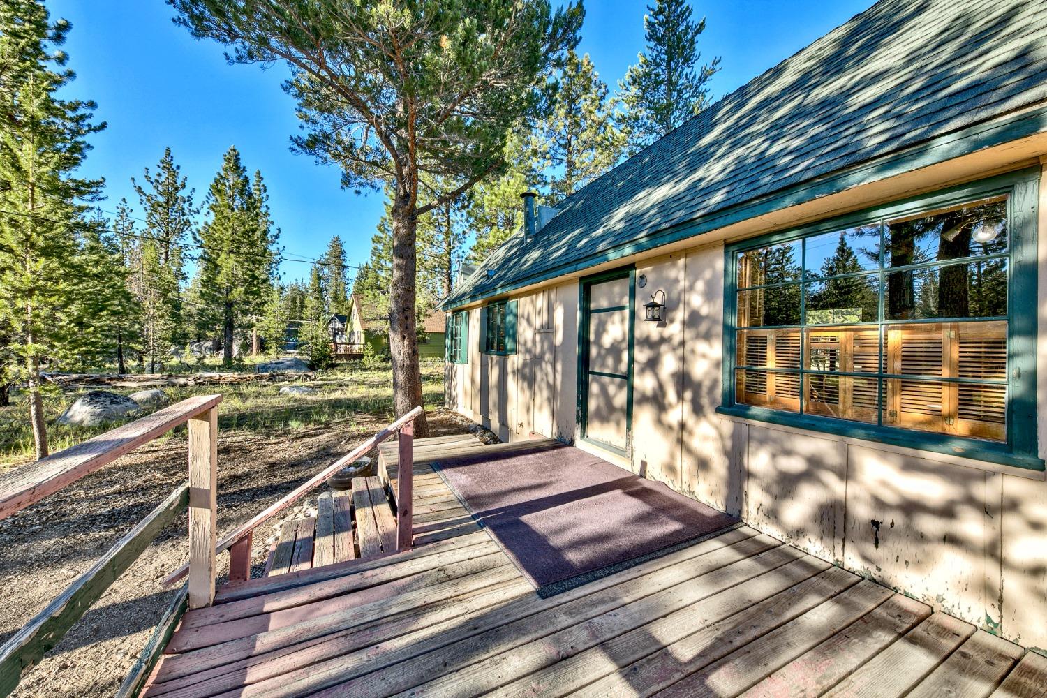 Detail Gallery Image 7 of 27 For 2211 Rainbow Rd, South Lake Tahoe,  CA 96150 - 3 Beds | 1 Baths