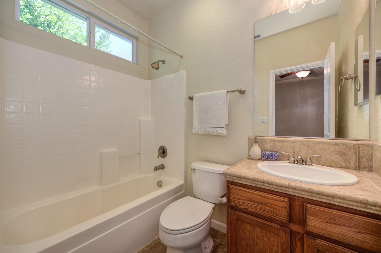 Detail Gallery Image 28 of 38 For 1222 Davmore Ln, Lincoln,  CA 95648 - 4 Beds | 3/1 Baths