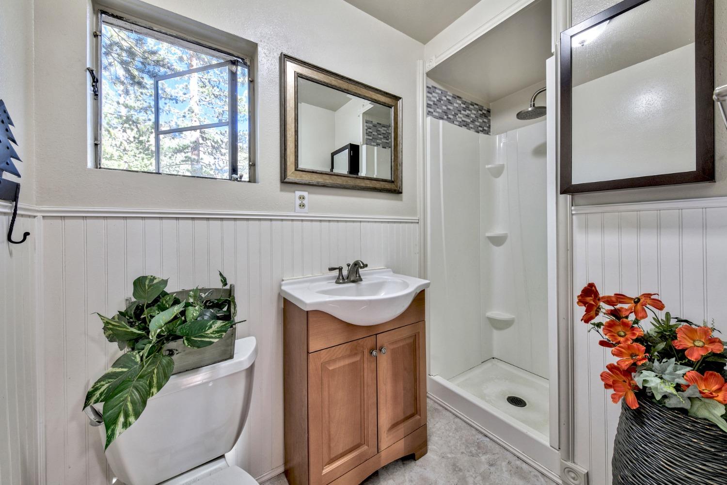 Detail Gallery Image 19 of 27 For 2211 Rainbow Rd, South Lake Tahoe,  CA 96150 - 3 Beds | 1 Baths