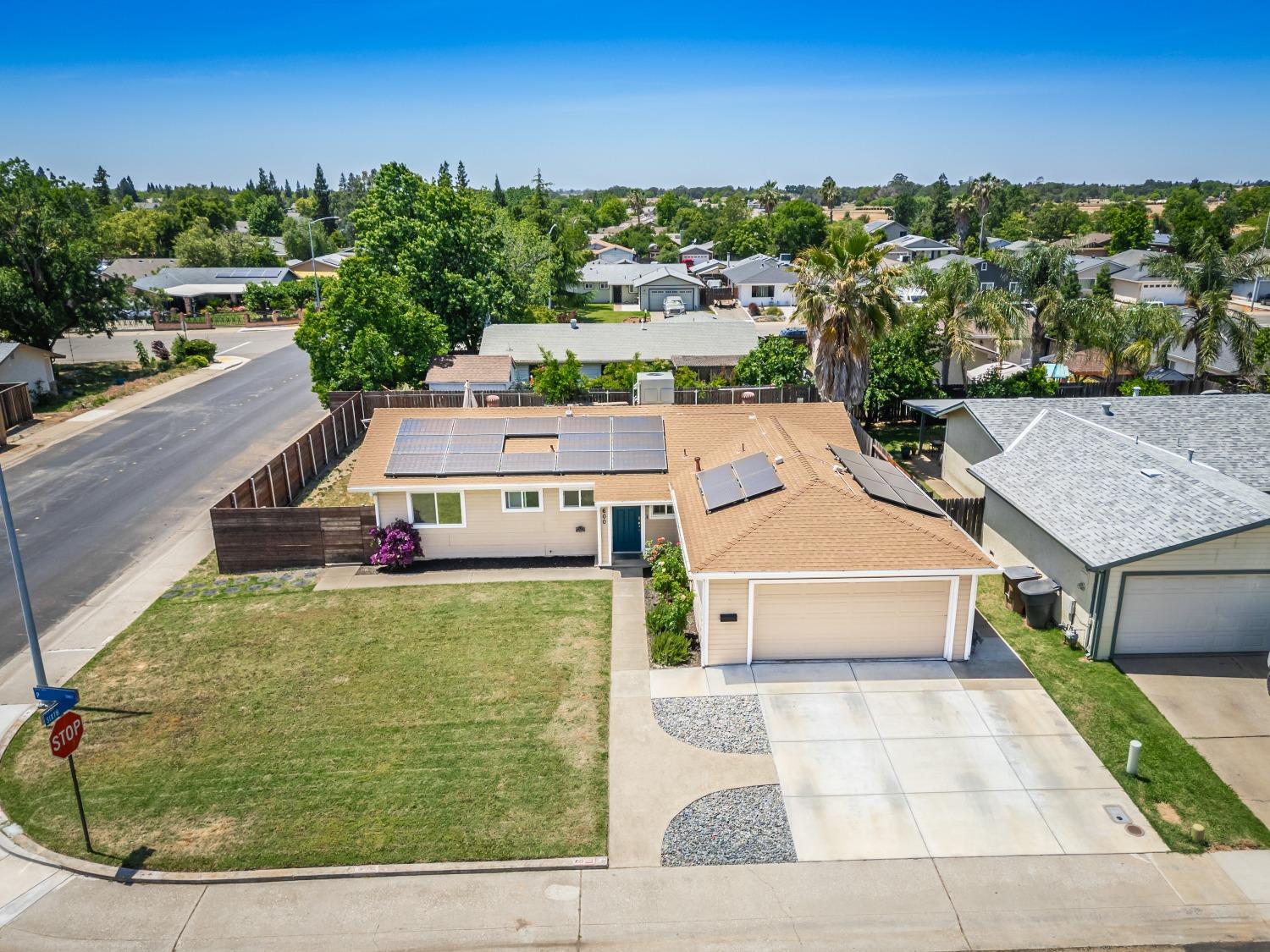 Detail Gallery Image 1 of 32 For 600 P St, Lincoln,  CA 95648 - 3 Beds | 2 Baths