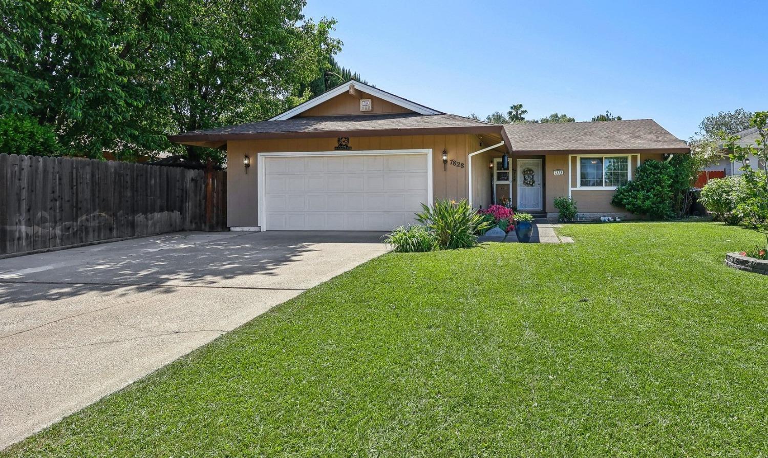 Detail Gallery Image 1 of 29 For 7828 Pomeroy Way, Citrus Heights,  CA 95610 - 3 Beds | 2 Baths