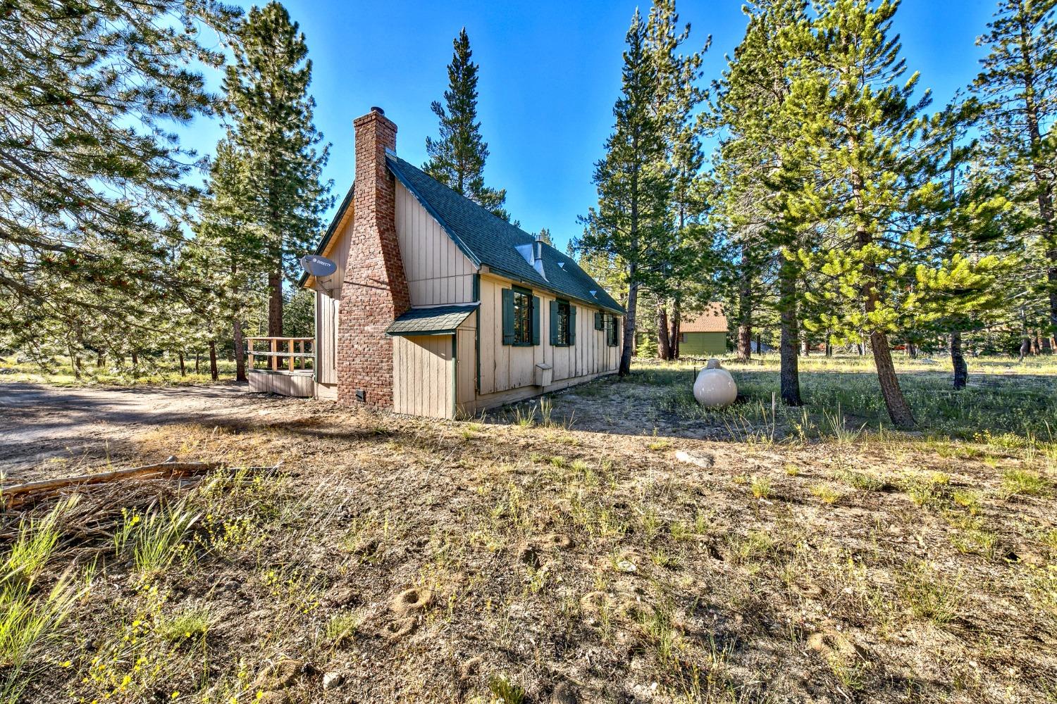 Detail Gallery Image 5 of 27 For 2211 Rainbow Rd, South Lake Tahoe,  CA 96150 - 3 Beds | 1 Baths