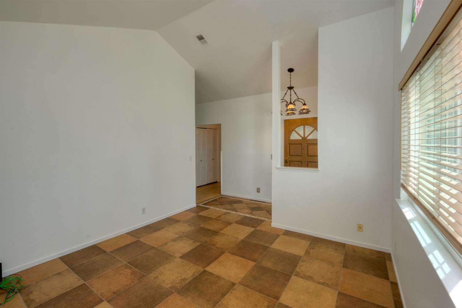 Detail Gallery Image 5 of 35 For 620 Finster St, Patterson,  CA 95363 - 3 Beds | 2 Baths