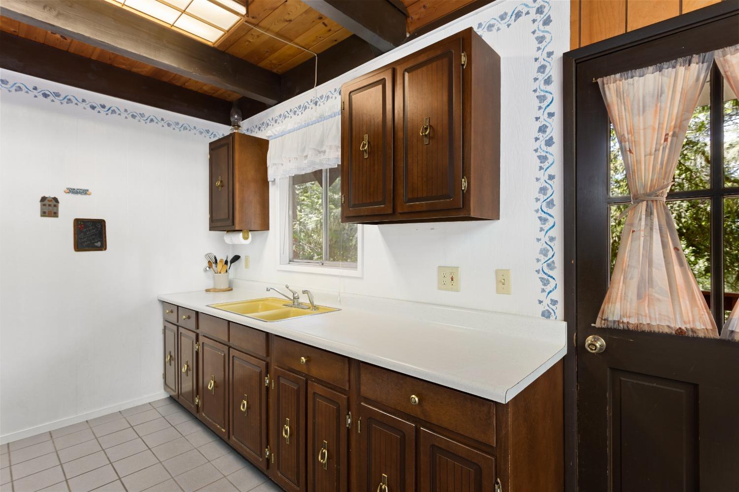 Detail Gallery Image 5 of 27 For 5740 Lupin Ln, Pollock Pines,  CA 95726 - 2 Beds | 1 Baths