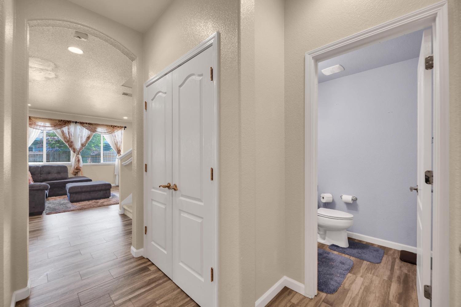 Detail Gallery Image 10 of 42 For 3355 Seymour Ct, West Sacramento,  CA 95691 - 3 Beds | 2/1 Baths