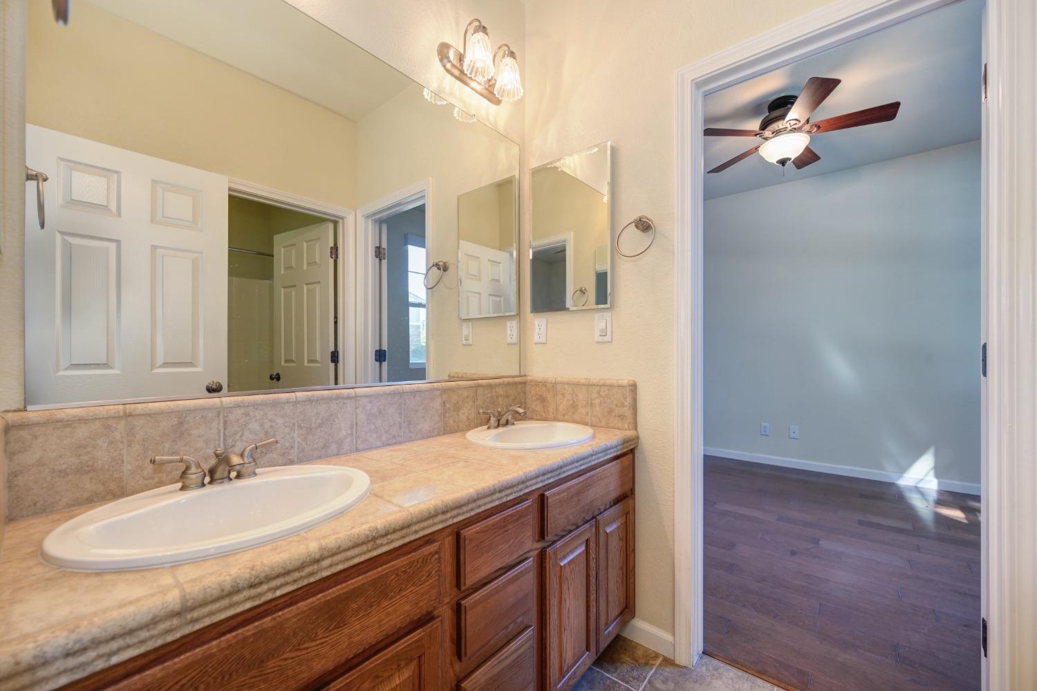 Detail Gallery Image 25 of 38 For 1222 Davmore Ln, Lincoln,  CA 95648 - 4 Beds | 3/1 Baths