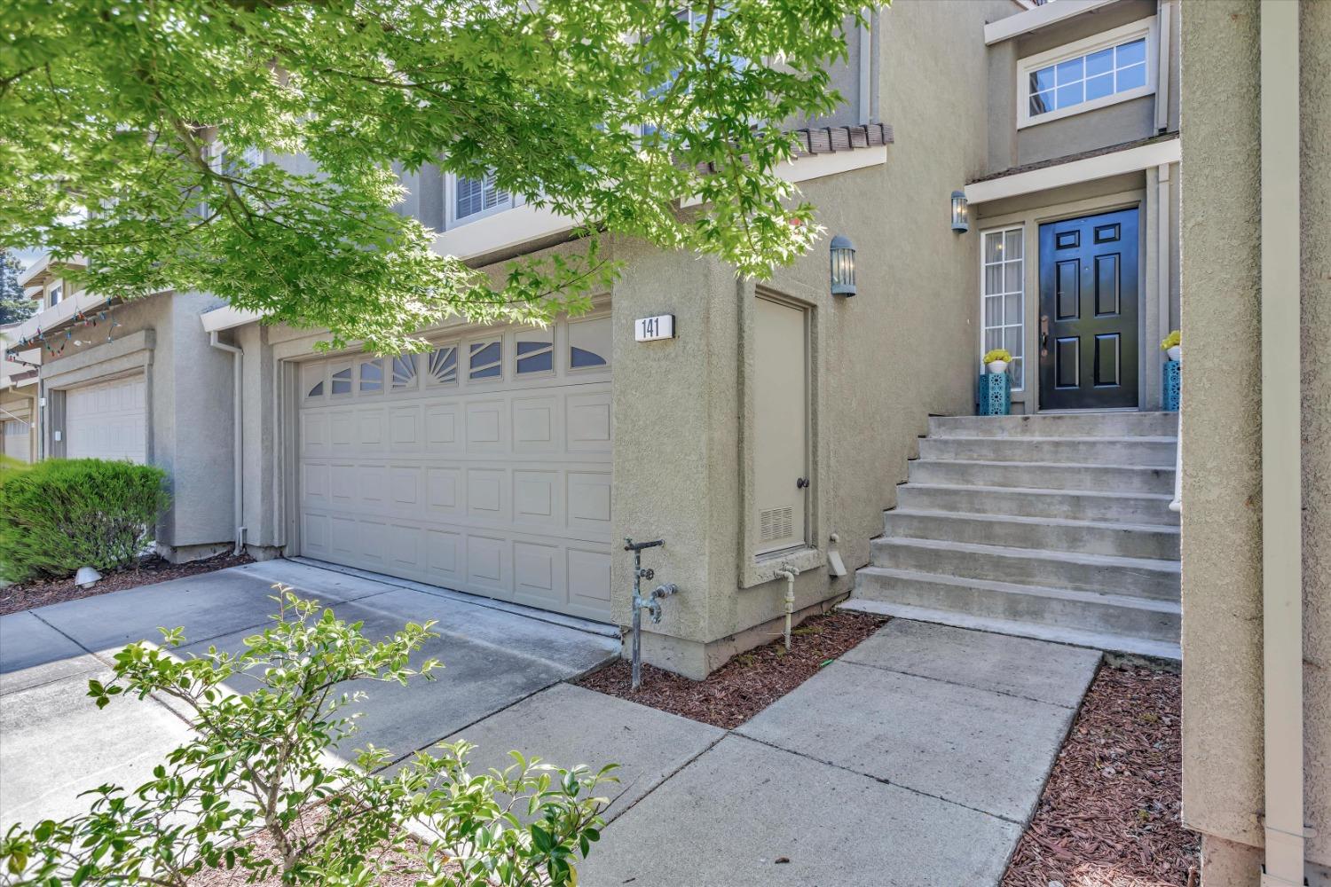 Detail Gallery Image 2 of 36 For 141 Enchanted Way, San Ramon,  CA 94583 - 3 Beds | 2/1 Baths