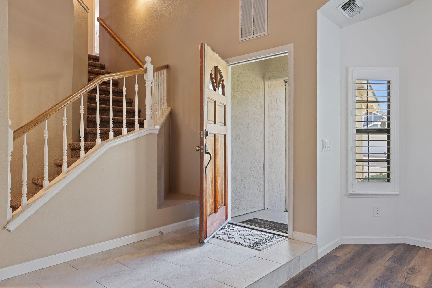 Detail Gallery Image 6 of 49 For 2033 Mendocino Way, Modesto,  CA 95350 - 3 Beds | 2/1 Baths