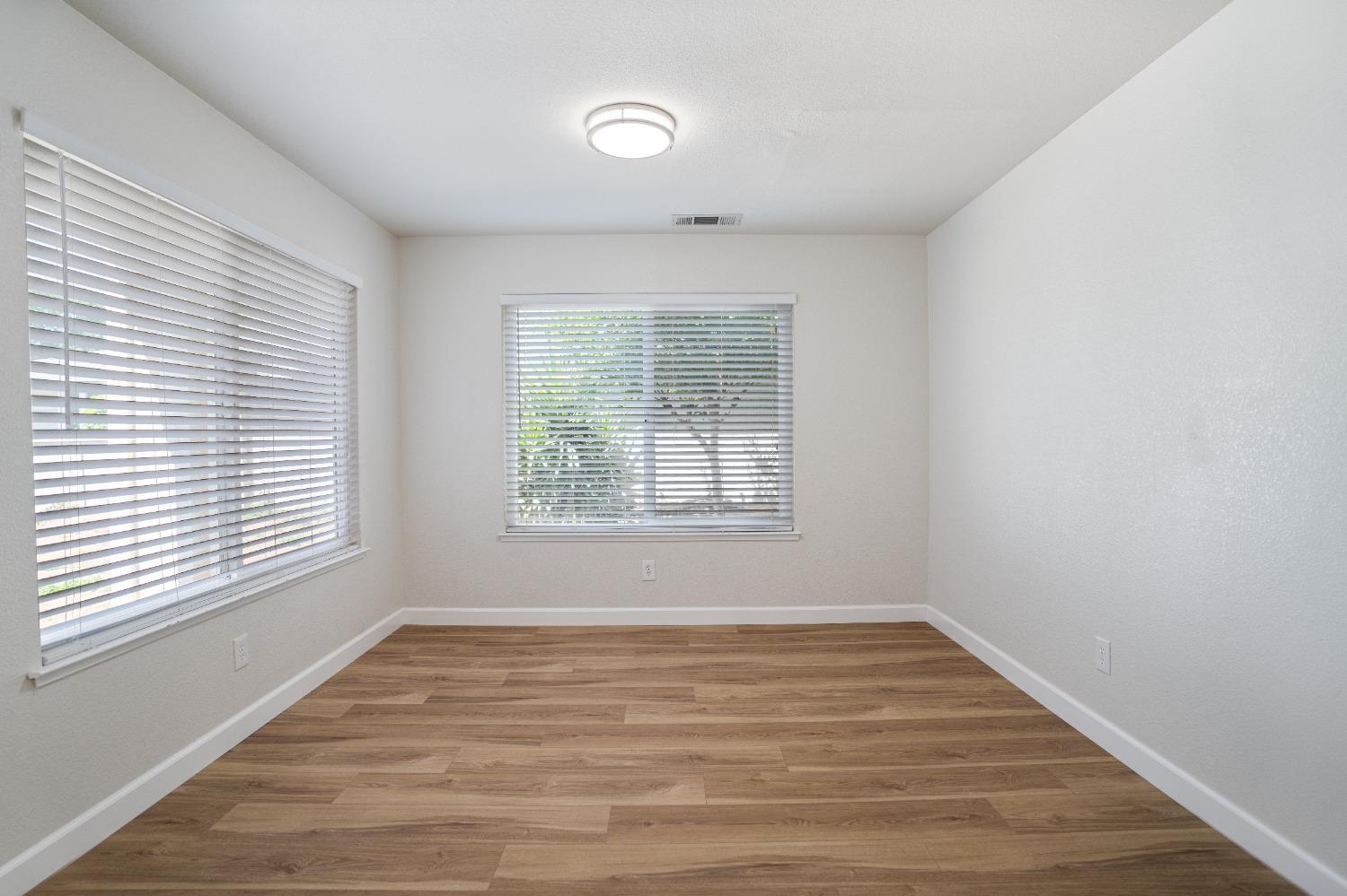 Detail Gallery Image 7 of 35 For 6753 Koster Way, Elk Grove,  CA 95758 - 3 Beds | 2/1 Baths
